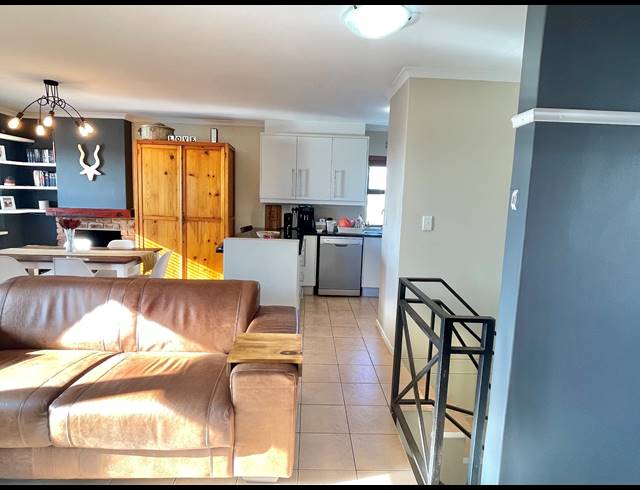 3 BEDROOM FLAT SOLD IN BLOUBERG SANDS